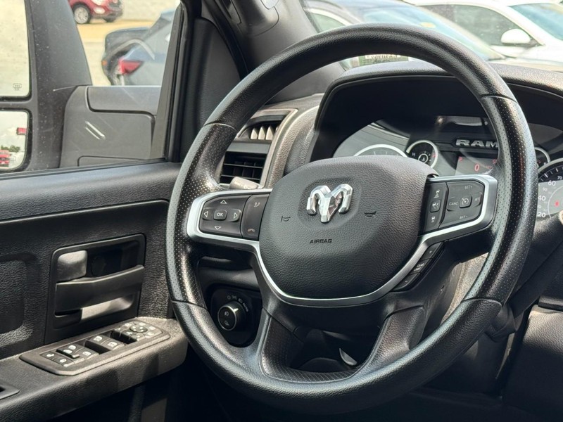 Ram 3500 Vehicle Full-screen Gallery Image 12