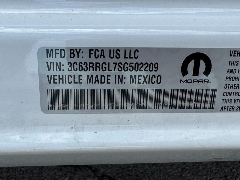 Ram 3500 Vehicle Full-screen Gallery Image 23