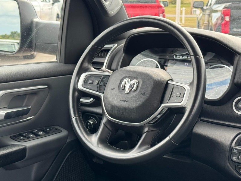 Ram 1500 Vehicle Full-screen Gallery Image 12