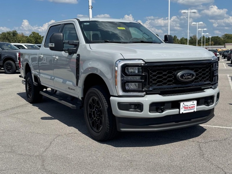 Ford Super Duty F-250 SRW Vehicle Image 02