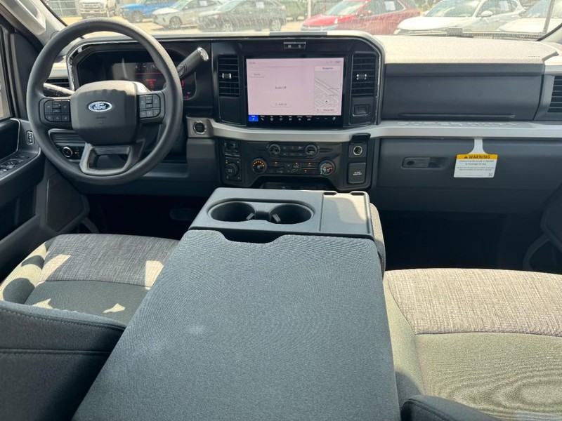 Ford Super Duty F-250 SRW Vehicle Image 06