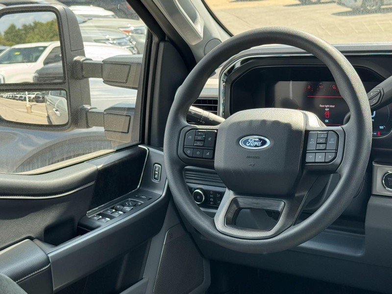 Ford Super Duty F-250 SRW Vehicle Image 07