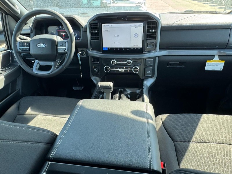Ford F-150 Vehicle Full-screen Gallery Image 6