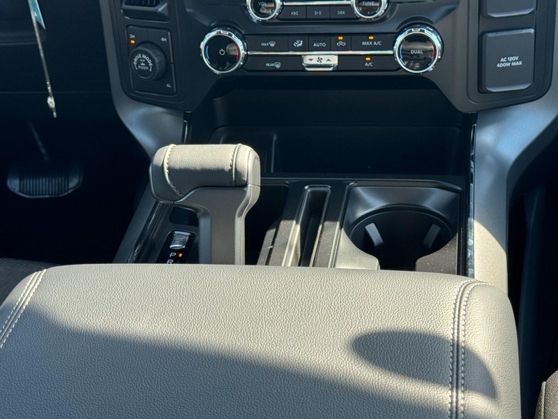 Ford F-150 Vehicle Full-screen Gallery Image 9