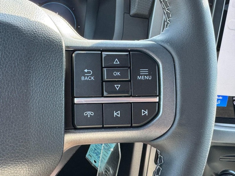 Ford F-150 Vehicle Full-screen Gallery Image 11