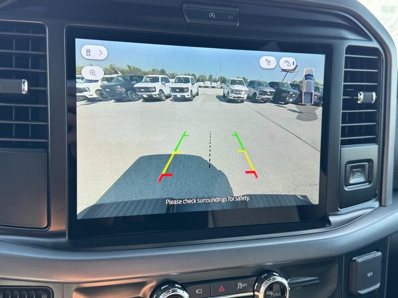 Ford F-150 Vehicle Full-screen Gallery Image 14