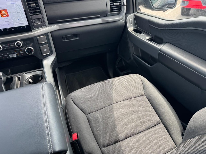 Ford F-150 Vehicle Full-screen Gallery Image 15