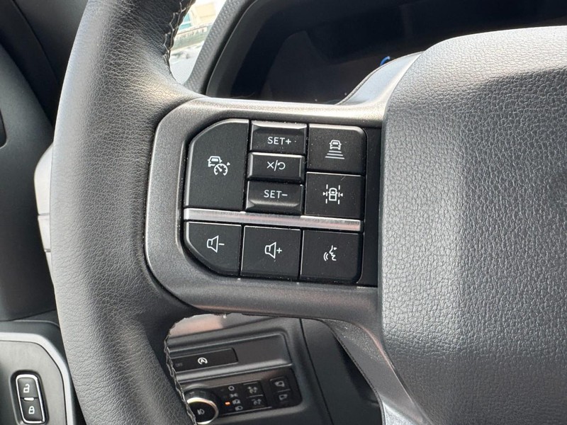 Ford F-150 Vehicle Full-screen Gallery Image 16
