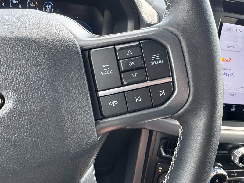 Ford F-150 Vehicle Full-screen Gallery Image 17