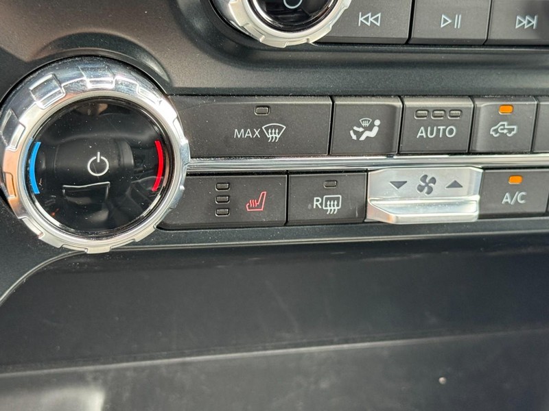 Ford F-150 Vehicle Full-screen Gallery Image 19