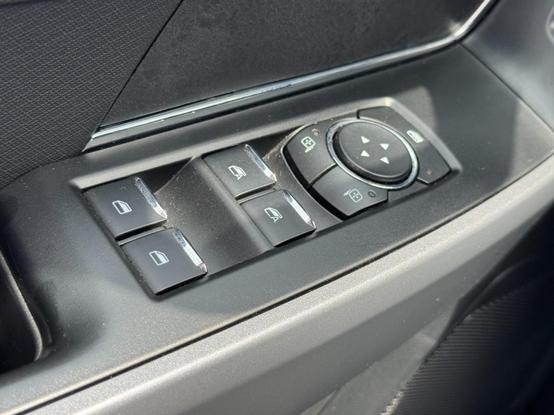 Ford F-150 Vehicle Full-screen Gallery Image 22