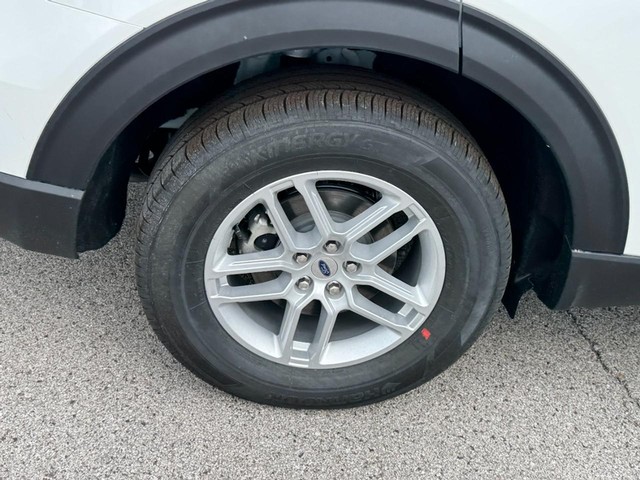Ford Explorer Vehicle Image 04