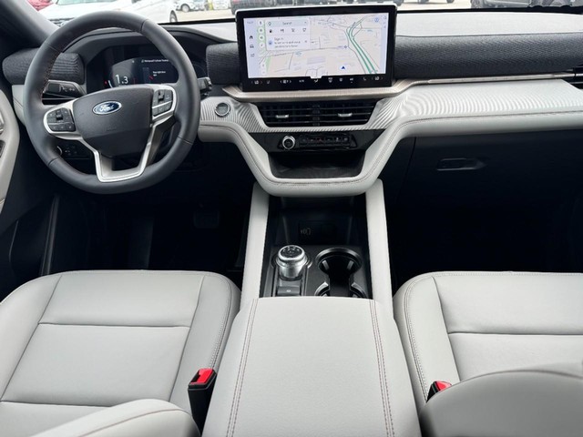 Ford Explorer Vehicle Image 07
