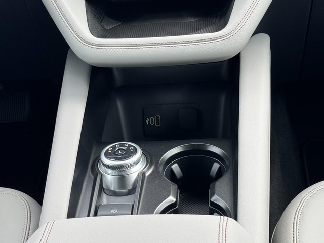 Ford Explorer Vehicle Image 10