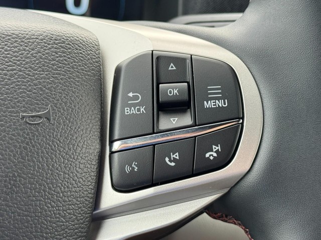 Ford Explorer Vehicle Image 12