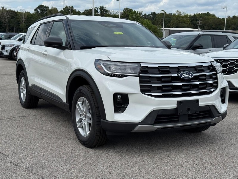 Ford Explorer Vehicle Full-screen Gallery Image 2