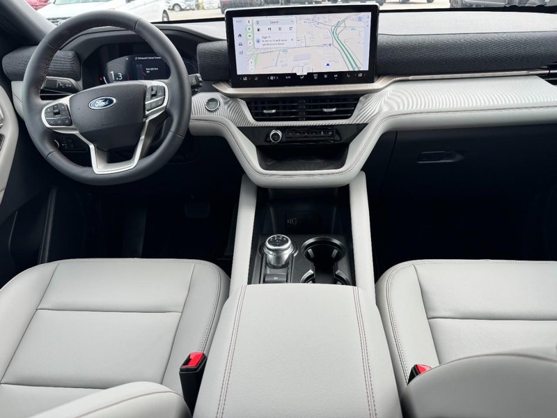 Ford Explorer Vehicle Full-screen Gallery Image 7