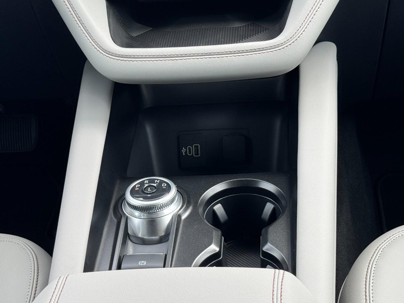 Ford Explorer Vehicle Full-screen Gallery Image 10