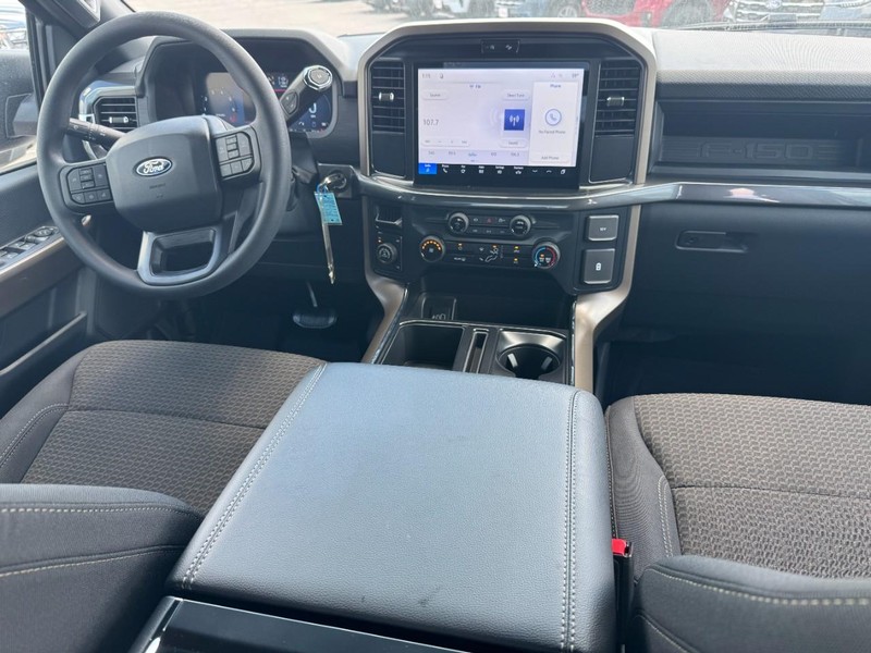 Ford F-150 Vehicle Full-screen Gallery Image 6