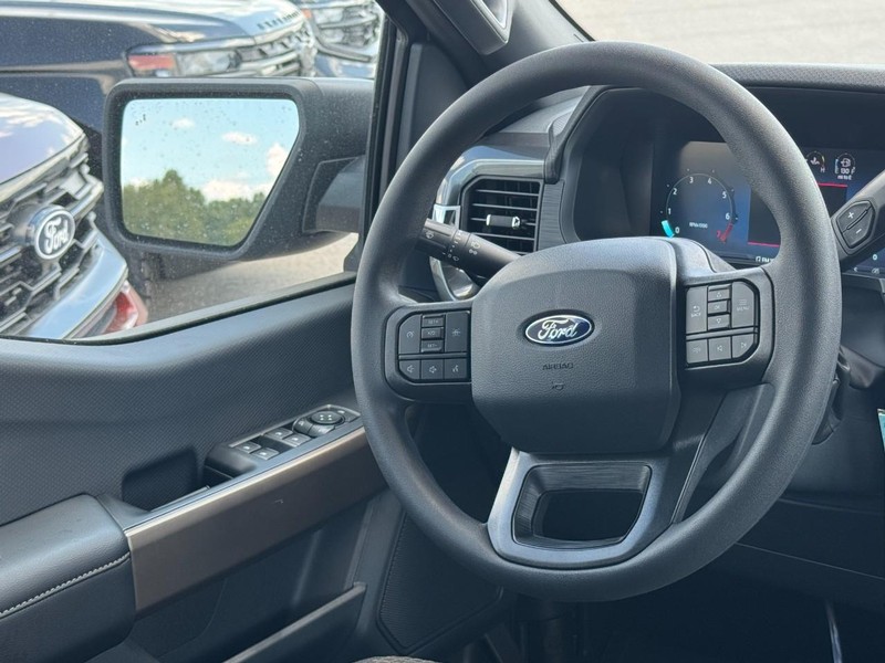Ford F-150 Vehicle Full-screen Gallery Image 7