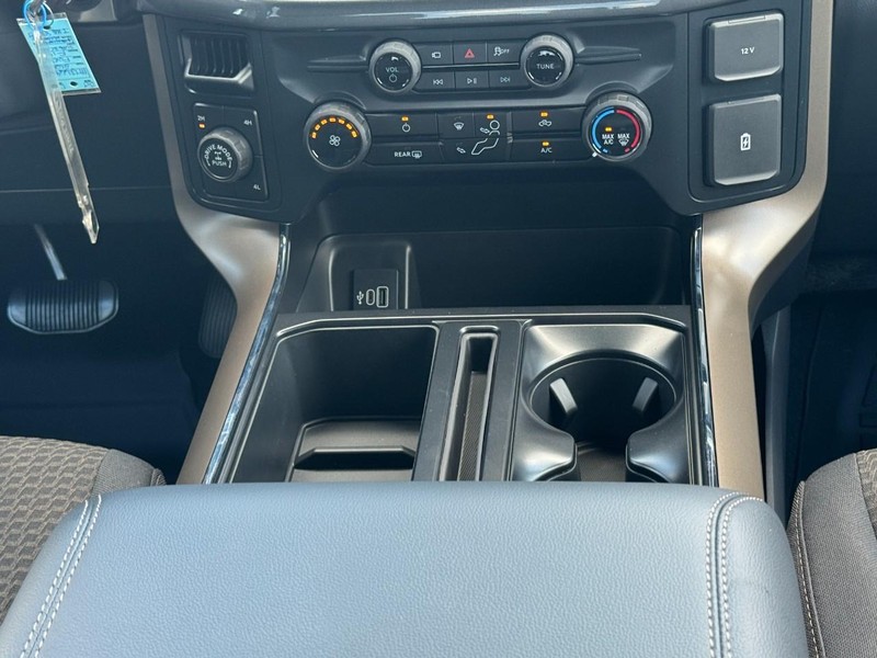 Ford F-150 Vehicle Full-screen Gallery Image 9
