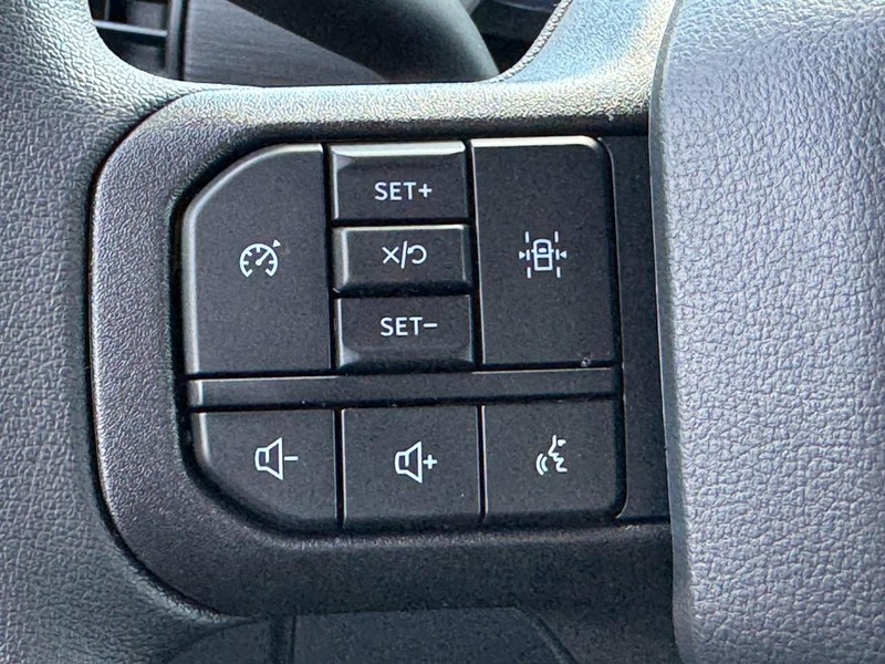 Ford F-150 Vehicle Full-screen Gallery Image 10
