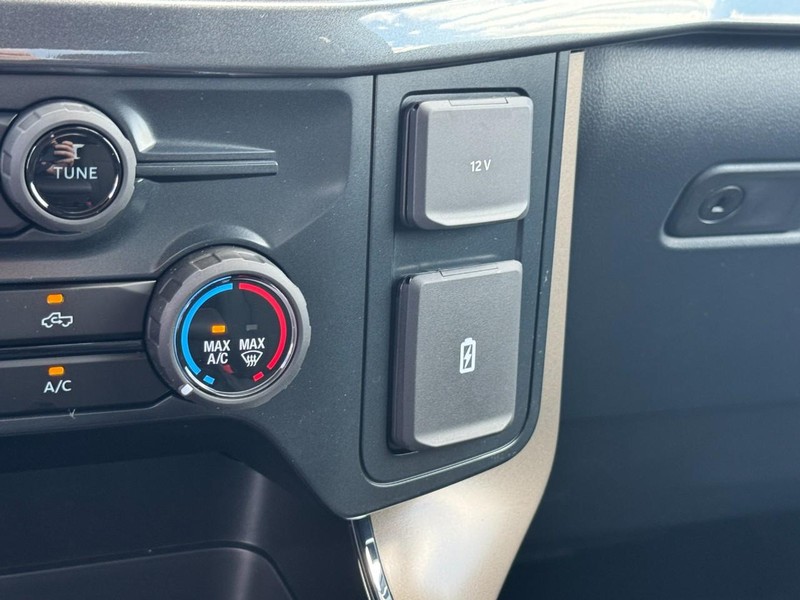 Ford F-150 Vehicle Full-screen Gallery Image 12