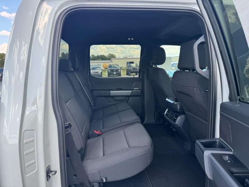 Ford F-150 Vehicle Full-screen Gallery Image 5