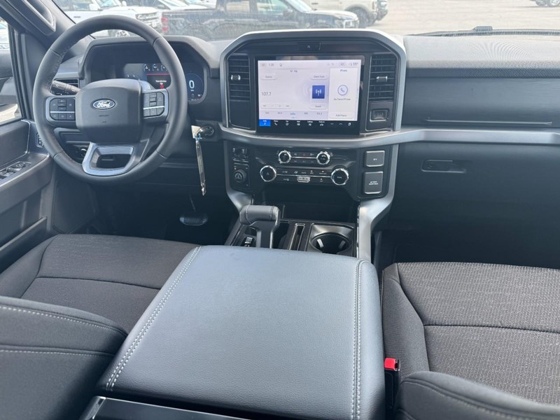 Ford F-150 Vehicle Full-screen Gallery Image 6