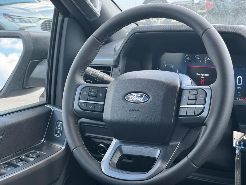 Ford F-150 Vehicle Full-screen Gallery Image 7