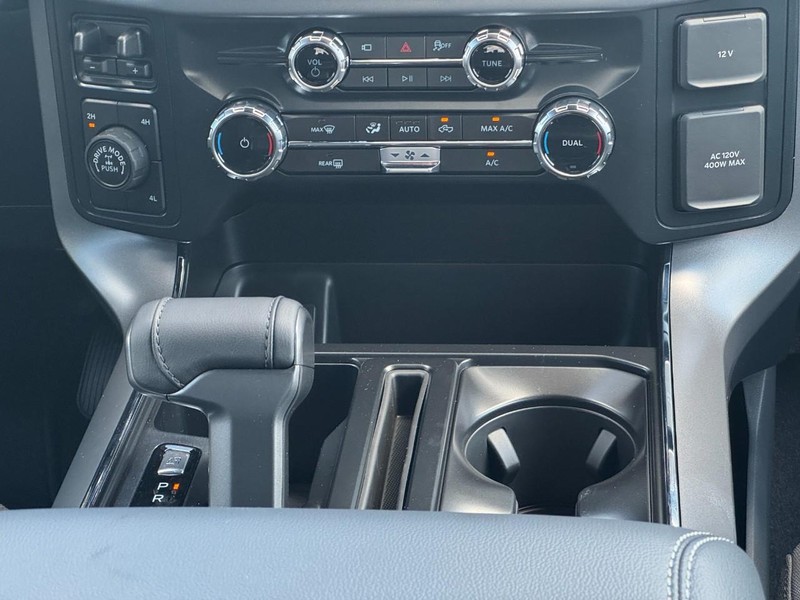 Ford F-150 Vehicle Full-screen Gallery Image 9