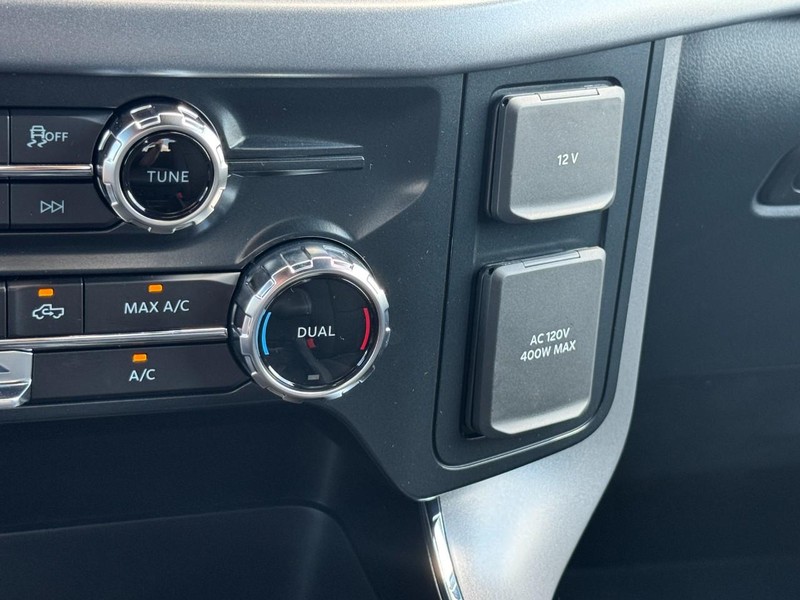 Ford F-150 Vehicle Full-screen Gallery Image 12