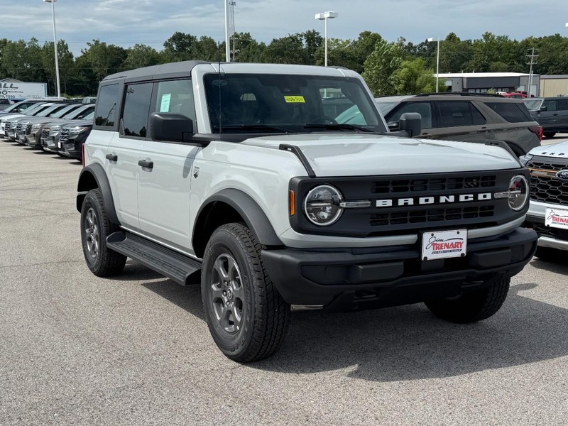 Ford Bronco Vehicle Image 02