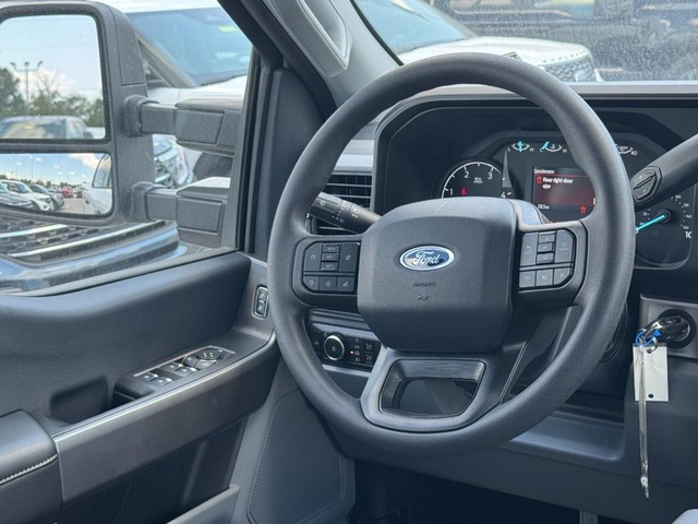Ford Super Duty F-250 SRW Vehicle Image 07