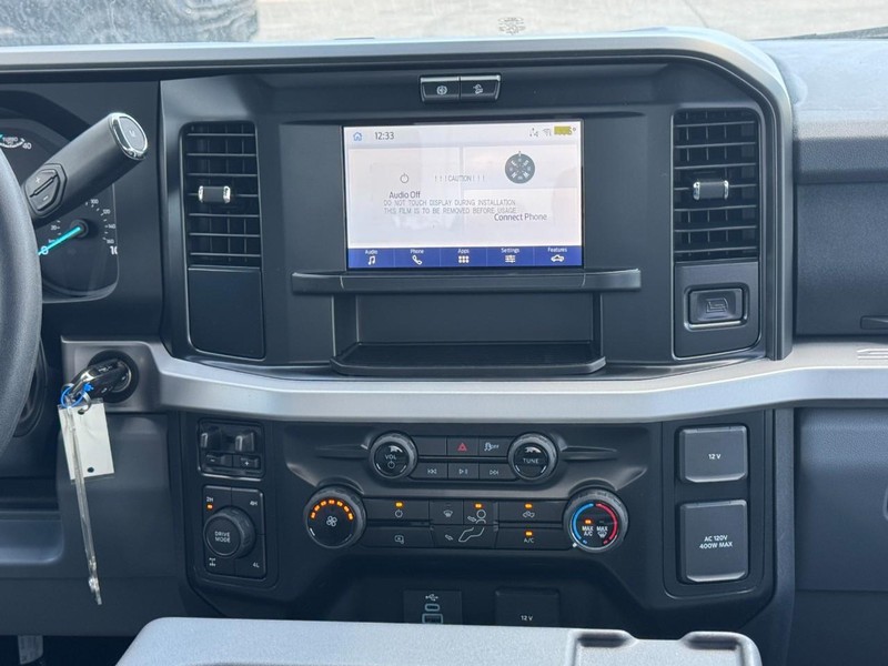 Ford Super Duty F-250 SRW Vehicle Full-screen Gallery Image 8