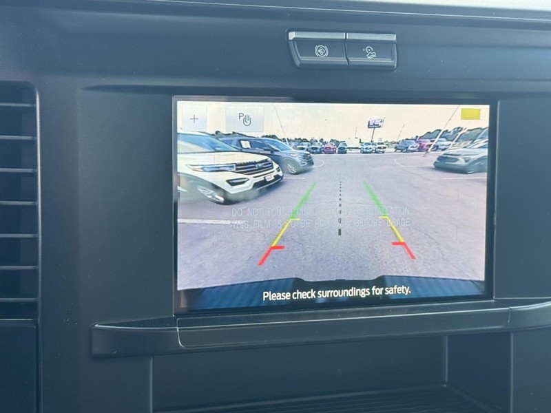 Ford Super Duty F-250 SRW Vehicle Full-screen Gallery Image 13