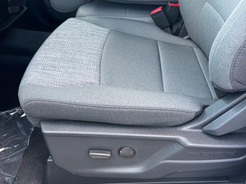 Ford Super Duty F-250 SRW Vehicle Full-screen Gallery Image 14