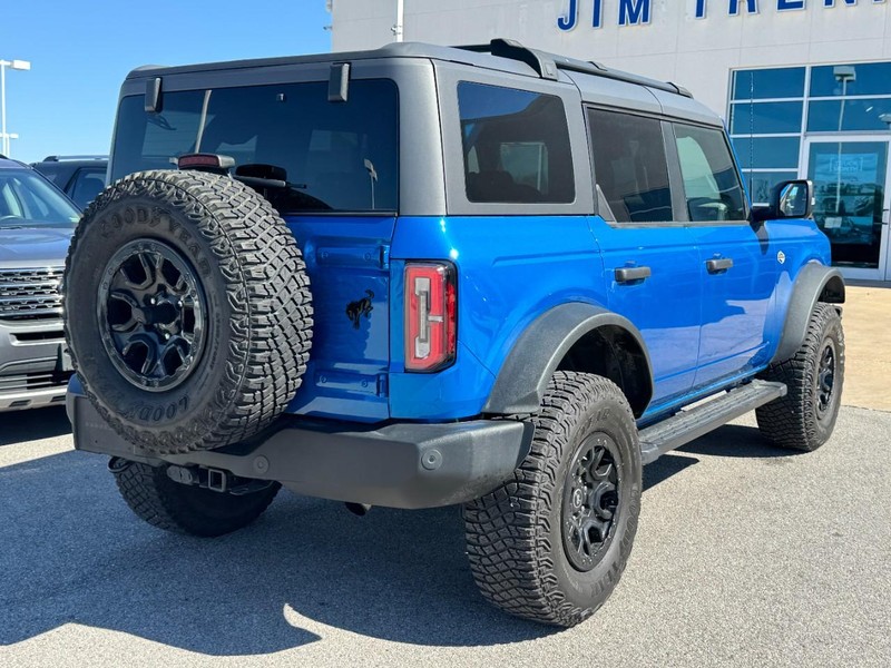 Ford Bronco Vehicle Full-screen Gallery Image 3