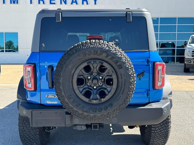 Ford Bronco Vehicle Full-screen Gallery Image 4