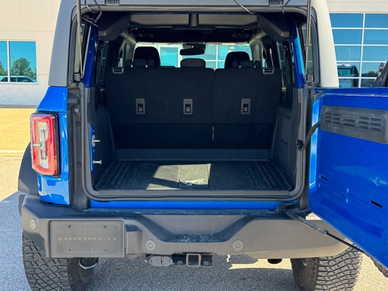 Ford Bronco Vehicle Full-screen Gallery Image 5