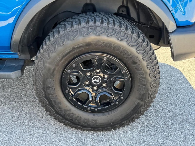 Ford Bronco Vehicle Full-screen Gallery Image 7