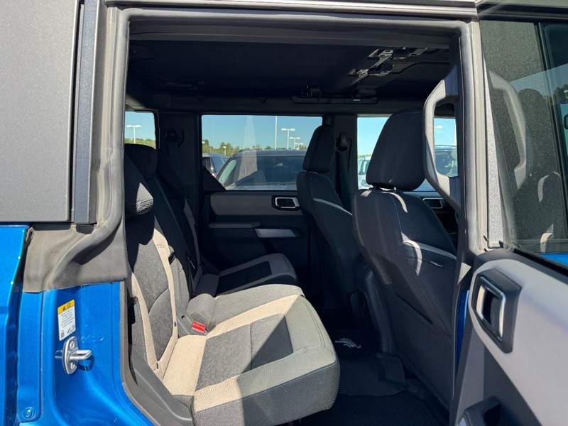 Ford Bronco Vehicle Full-screen Gallery Image 10