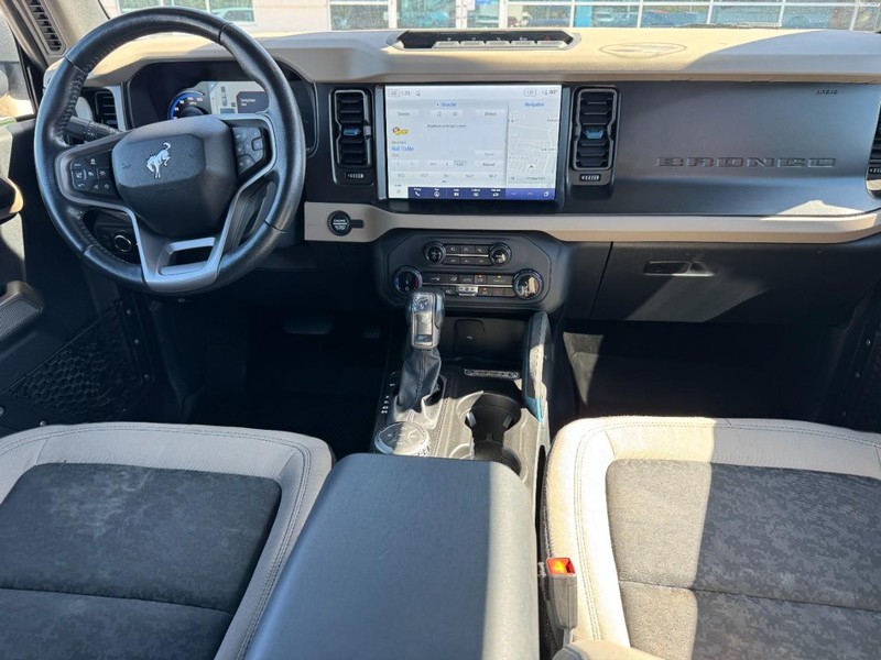 Ford Bronco Vehicle Full-screen Gallery Image 11