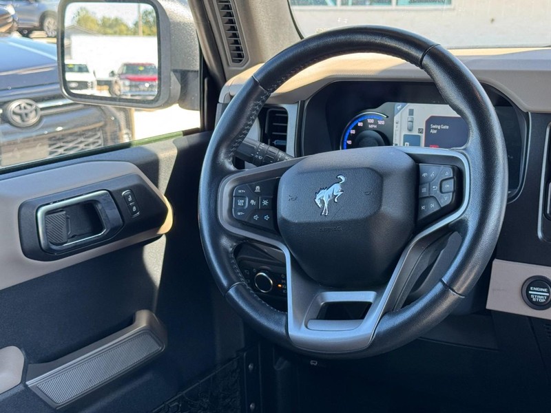 Ford Bronco Vehicle Full-screen Gallery Image 12