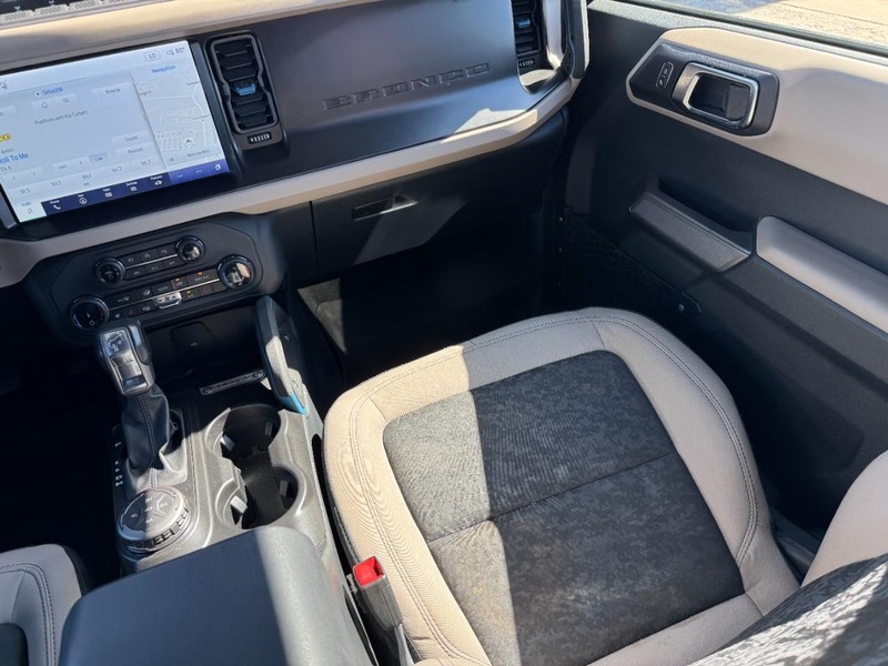 Ford Bronco Vehicle Full-screen Gallery Image 15