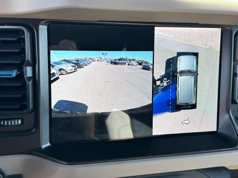 Ford Bronco Vehicle Full-screen Gallery Image 23