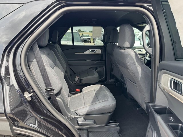 Ford Explorer Vehicle Image 05