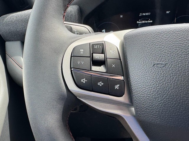 Ford Explorer Vehicle Image 11