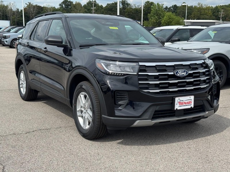 Ford Explorer Vehicle Full-screen Gallery Image 2