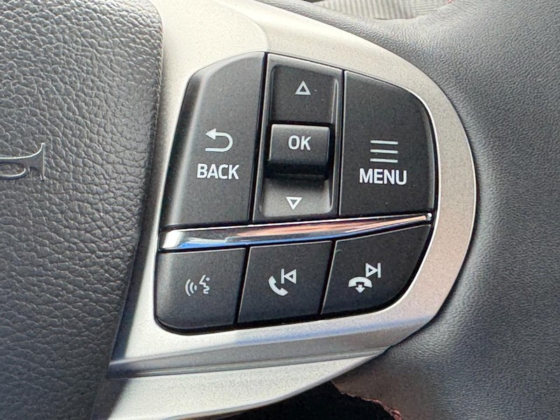 Ford Explorer Vehicle Full-screen Gallery Image 12